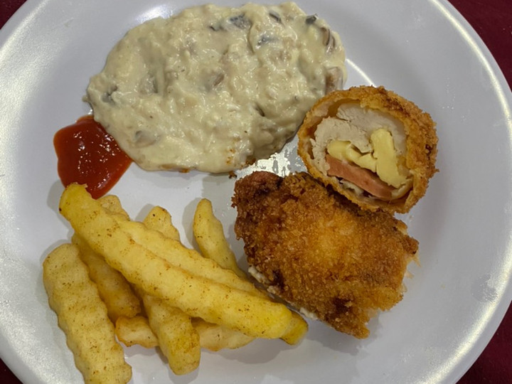 Anti Ribet, Memasak Chicken cordon bleu with creamy mushroom sauce ala anak kosan Bunda Pasti Bisa