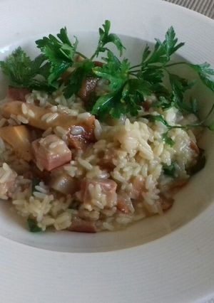 A picture of Risotto with pancetta and chanterelles.