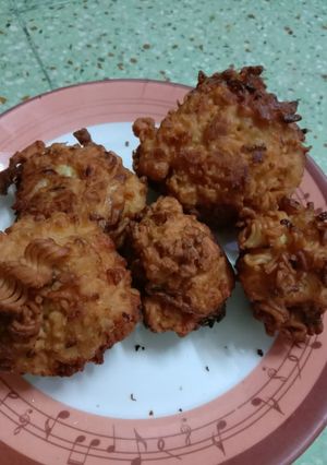 મેગી પકોડા (Maggi Pakoda Recipe In Gujarati) રેસીપી મુખ્ય ફોટો
