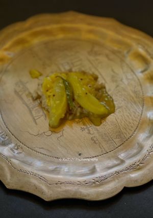 A picture of Kancha Aam diye Tok Dal (Raw Mango in Masoor Dal).