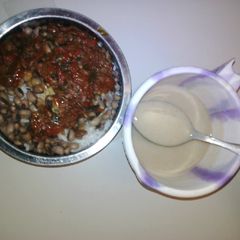 A picture of Shinkafa da wake da kunun tsamiya.