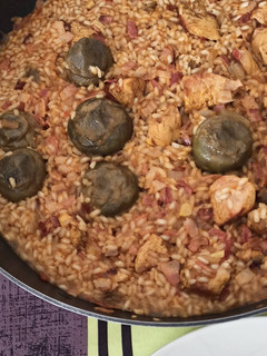Una foto de Arroz con alcachofas, solomillo de pavo y panceta ahumada
