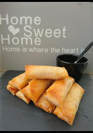 Una foto de Rollitos de pulled chicken con cebolla caramelizada