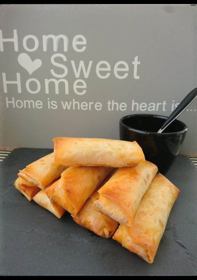 Una foto de Rollitos de pulled chicken con cebolla caramelizada