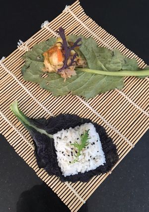 Una foto de Pollo con verduras salteadas al estilo hiriental acompañado de arroz al ajo