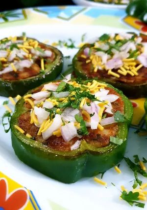 A picture of Shimla Mirch Tikki Chaat.