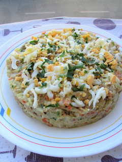 Una foto de Ensaladilla con solomillo de ternera y mayonesa de atún-aguacate