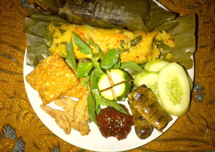 Langkah Mudah untuk mengolah Pepes nasi bakar Lezat