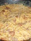 Spaghetti a la carbonara con chorizo y carne picada