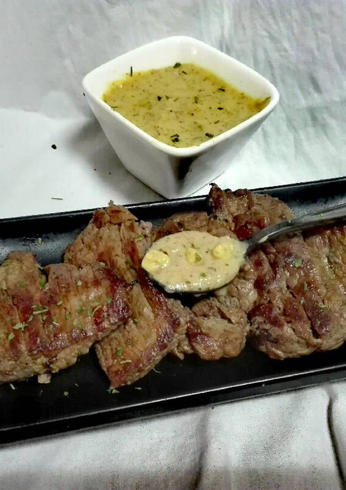 Una foto de Solomillo con salsa de mostaza sin lactosa y fit
