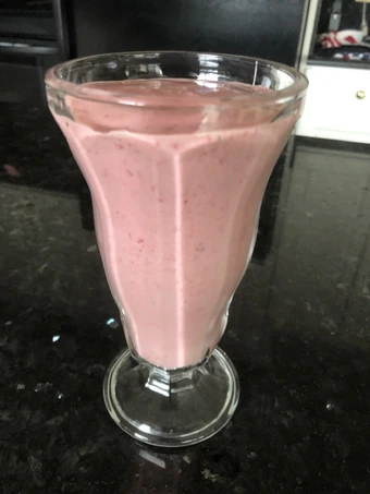 Easy Way Make Recipe Strawberry smoothie that is Can Pamper Your Tongue, Tasty}