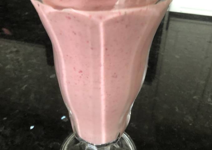 Recipe of Award-winning Strawberry smoothie