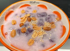 Hình của món Chè khoai lang tím cốt dừa.