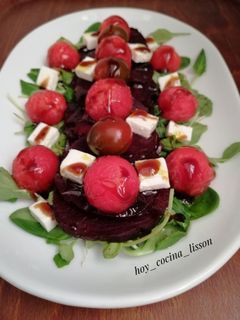 Una foto de Ensalada de sandía y remolacha