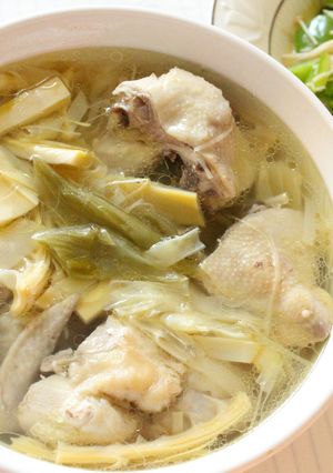 酸菜筍子雞湯 的食譜成品照片