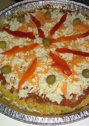 Una foto de Pizza de zucchini y zanahorias sin harina