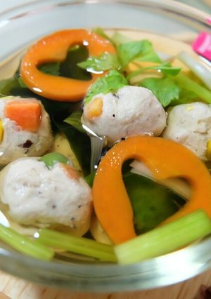 รูปของ แกงจืดสาหร่ายอกไก่บะช่อ (อาหารคลีน)