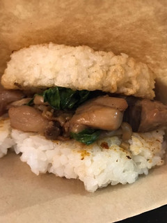 全聯食譜之爸爸回家做晚飯-菇菇雞米漢堡 的食譜成品照片