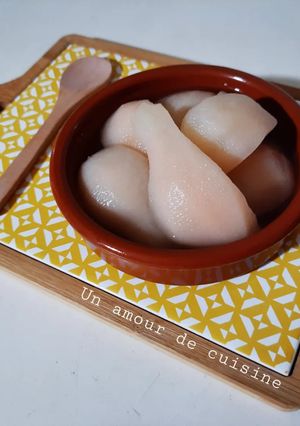 Une photo de Poires au sirop 🍐