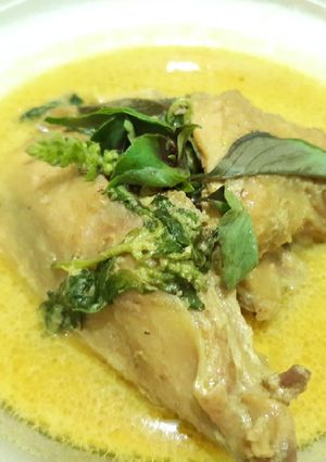 Foto resep Woku Ayam Rempah Daun