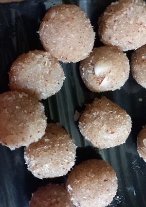নারকেলের নাড়ু (narkeler naru recipe in bengali) রেসিপির প্রধান ছবি