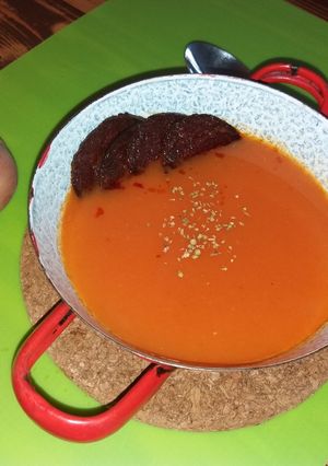 Lecsókrémleves szalámi-chipsszel 🇭🇺 recept fotója