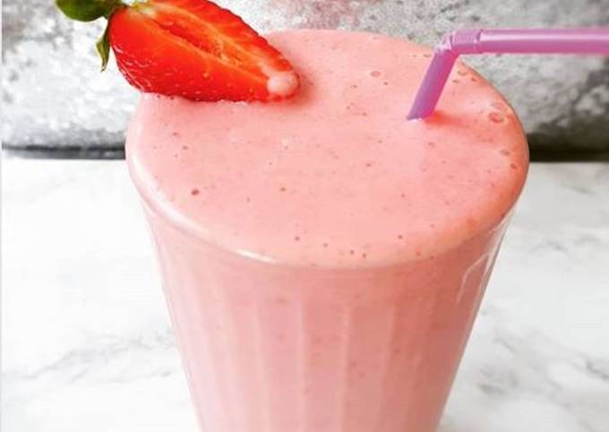 Smoothie glacé a la fraise