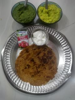 ગાર્લિક આલુ પરાઠા (Garlic Aloo Paratha Recipe In Gujarati) રેસીપી મુખ્ય ફોટો