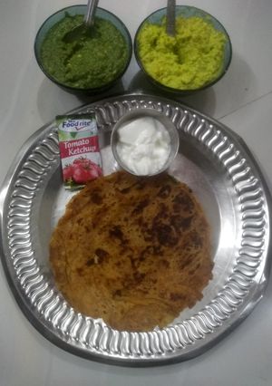 ગાર્લિક આલુ પરાઠા (Garlic Aloo Paratha Recipe In Gujarati) રેસીપી મુખ્ય ફોટો