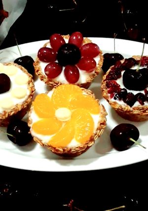 รูปของ กล้วยหอมกราโนล่าคัพกับโยเกิร์ตและผลไม้ Banana Granola Cups With Yogurt And Fruits
