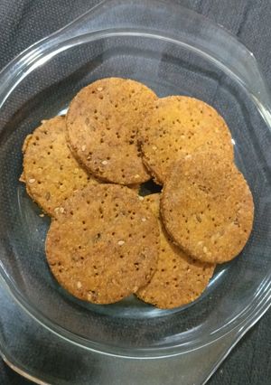 A picture of Healthy Baked Methi Mathri.