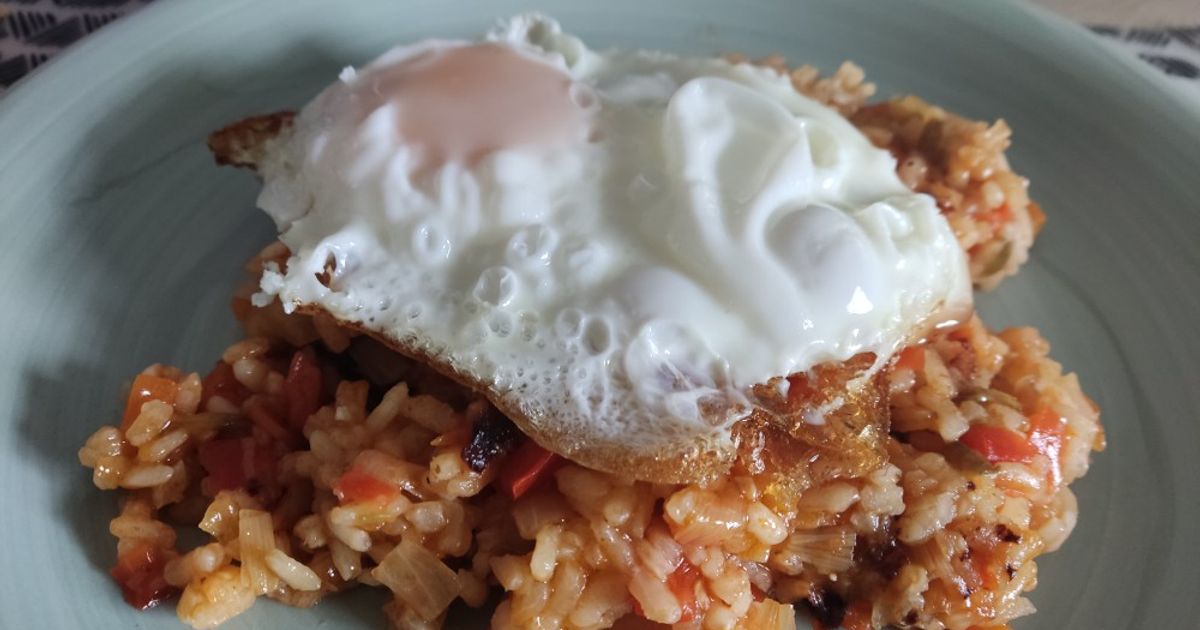 Ana Cooking Rice Rice With Vegetables And Fried Egg Recipe By Ana Bilbao