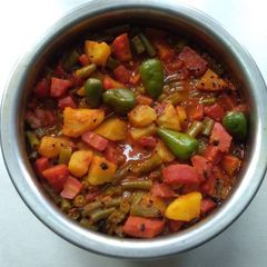 A picture of Mix vegetable curry.