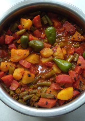 A picture of Mix vegetable curry.