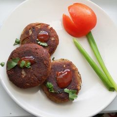 A picture of Shikumpuri kababs.