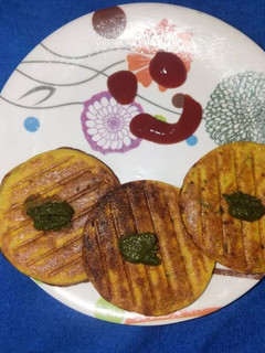 મીની હાંડવો (Mini Handvo Recipe in Gujarati) રેસીપી મુખ્ય ફોટો
