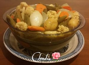 Una foto de Verduras en escabeche🌹