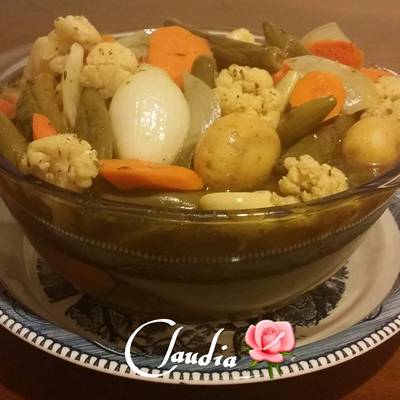 Verduras en escabeche? Receta de Compartiendo sazón con Claudia ?.-  Cookpad