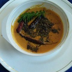 A picture of Onion tomato chutney.