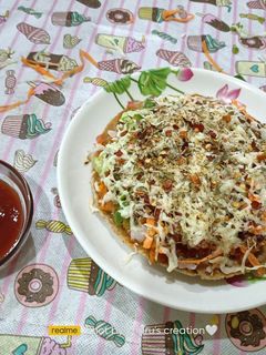 ભાખરી પીઝા (Bhakhri Pizza Recipe In Gujarati) રેસીપી મુખ્ય ફોટો