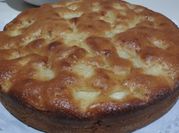 Una foto de torta de manzana con aceite