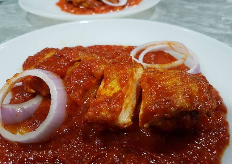 Recipe of Quick Fried Chicken in Spicy Tomato (Ayam Goreng Masak Merah)