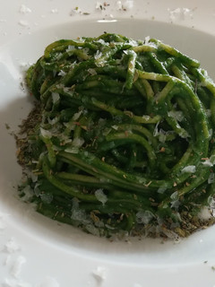 Una foto de Espaguetis con salsa de espinacas
