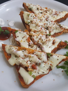 A picture of Bread Pizza on Tawa/Pan I Bread Pizza Easy 15 Minutes.