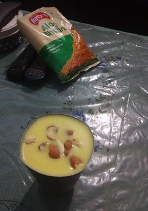 A picture of Haldi vala milk.