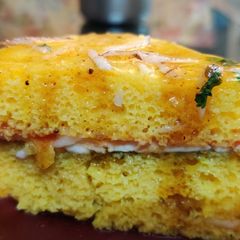 A picture of Paneer sandwich dokhla.