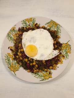 Una foto de Salteado de garbanzos con kale