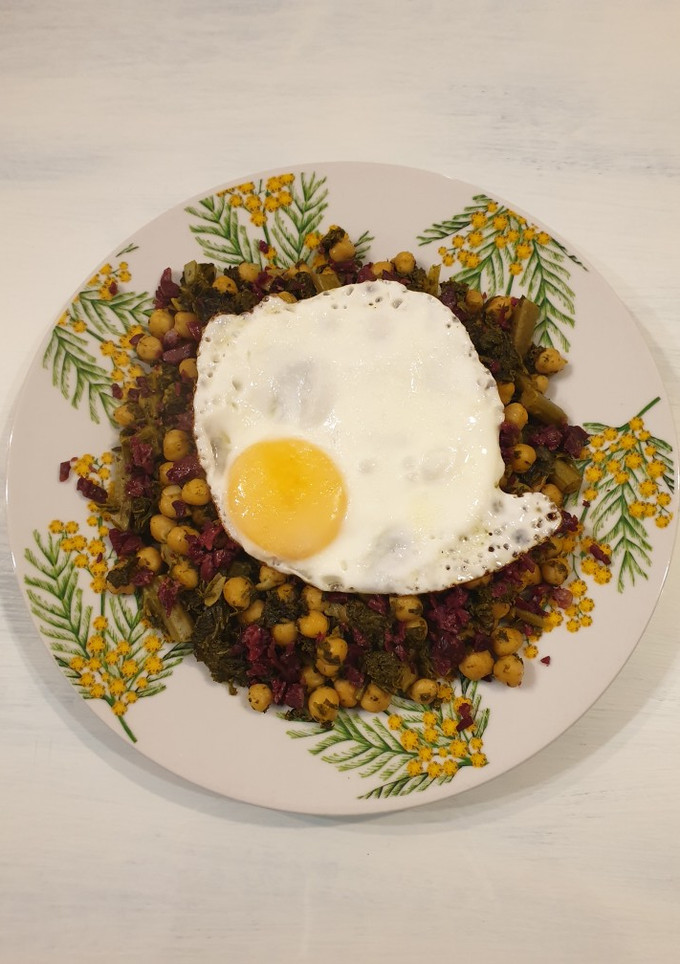Una foto de Salteado de garbanzos con kale