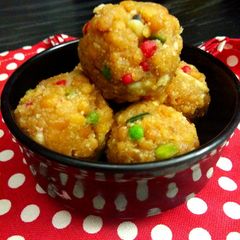 A picture of Rajasthani Tiranga Boondi ke Ladoo.
