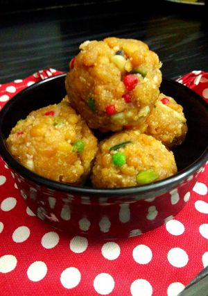 A picture of Rajasthani Tiranga Boondi ke Ladoo.